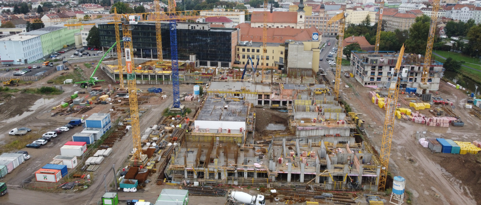 Dodávka řeziva - areál Nová Zbrojovka, Brno